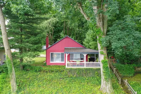 59924 Oakwood Bch, Three Rivers, MI 49093