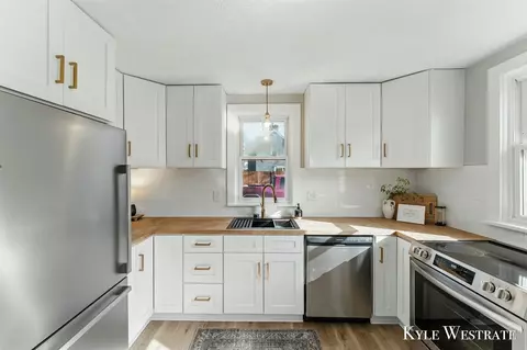 Kitchen - 516 Pearl, Belding, MI 48809 photo 2 of 4