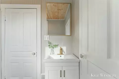 Bath - 516 Pearl, Belding, MI 48809 photo 3 of 3