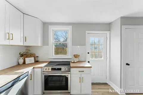 Kitchen - 516 Pearl, Belding, MI 48809 photo 4 of 4