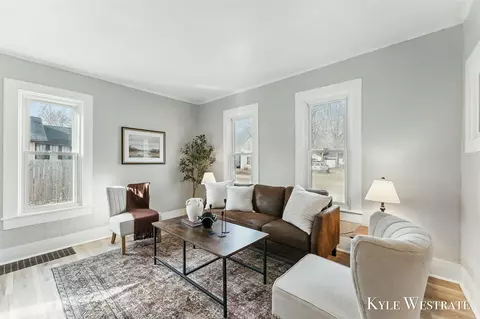 Living - 516 Pearl, Belding, MI 48809 photo 2 of 3