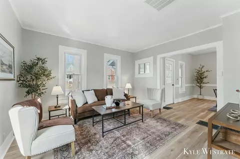 Living - 516 Pearl, Belding, MI 48809 photo 1 of 3