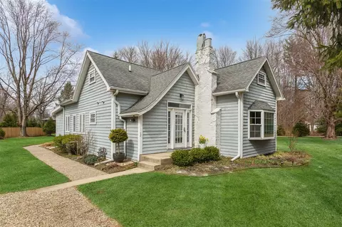16684 Lakeshore, New Buffalo, MI 49117