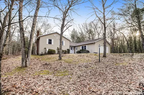 5063 122nd, Fennville, MI 49408