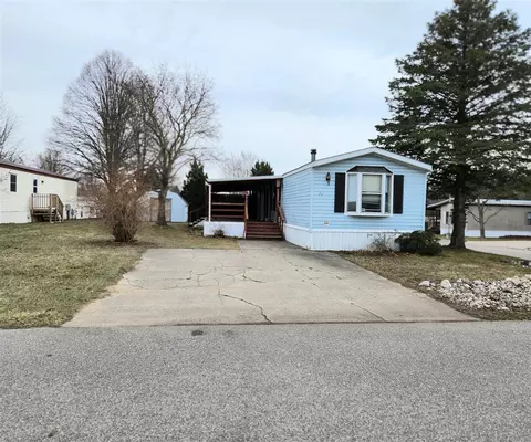 71 Dogwood, Muskegon, MI 49445