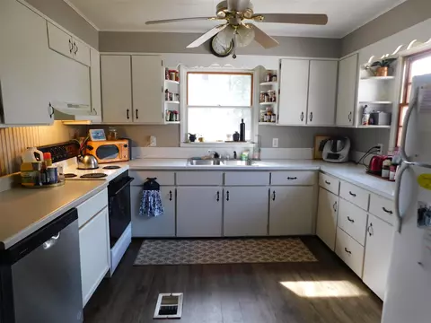 Kitchen - 10640 S M 37, Baldwin, MI 49304 photo 1 of 2