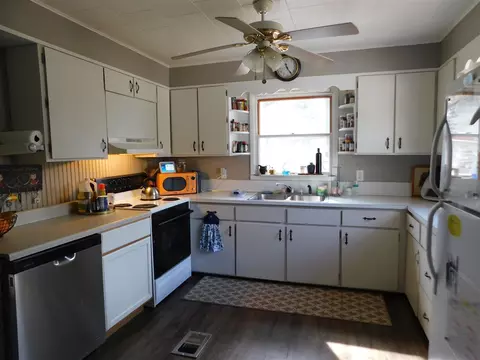 Kitchen - 10640 S M 37, Baldwin, MI 49304 photo 2 of 2