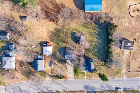 View/Area - 727 E 2nd, Lawton, MI 49065 photo 1 of 8