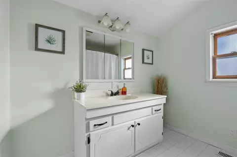 Bath - 727 E 2nd, Lawton, MI 49065 photo 1 of 4