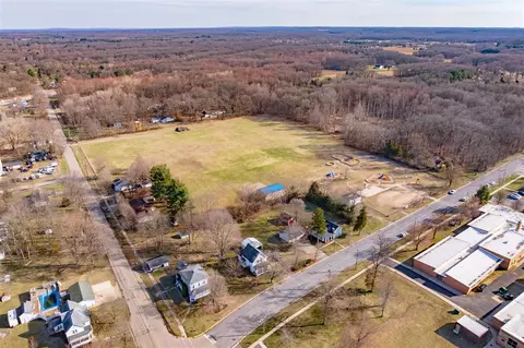 View/Area - 727 E 2nd, Lawton, MI 49065 photo 3 of 8