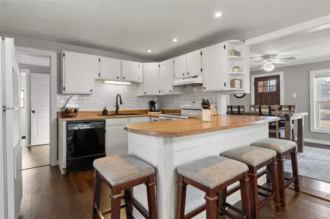 Kitchen - 727 E 2nd, Lawton, MI 49065 photo 2 of 4