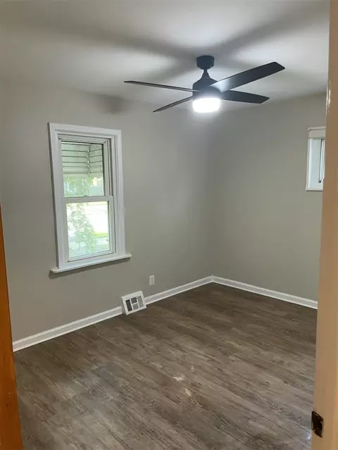 8065 Elm, Taylor, MI 48180 photo 5