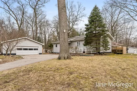3520 Algonquin, Norton Shores, MI 49441