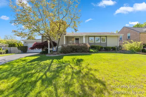 1424 Ridgewood, East Grand Rapids, MI 49506