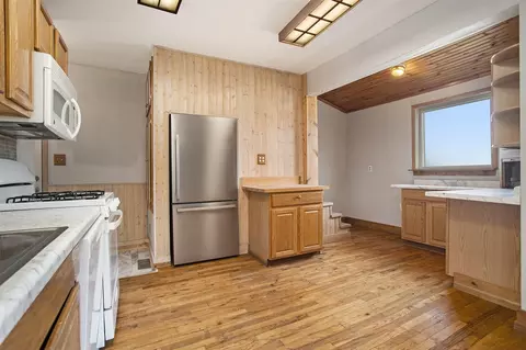 1093 Orchard, Marshall, MI 49068 photo 6