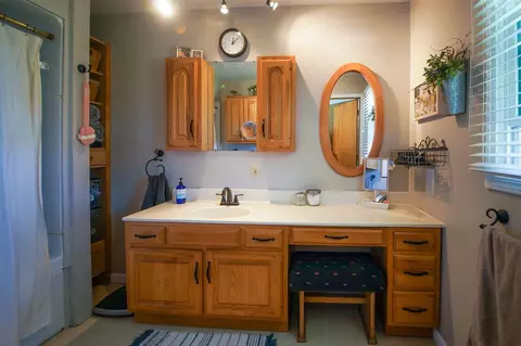 Bath - 1439 3rd, Adrian, MI 49221 photo 1 of 2