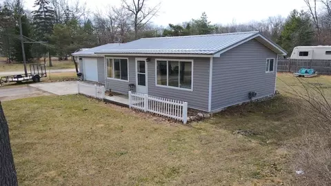 1695 Opland, Gladwin, MI 48624 photo 2
