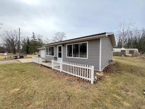 1695 Opland, Gladwin, MI 48624 photo 6