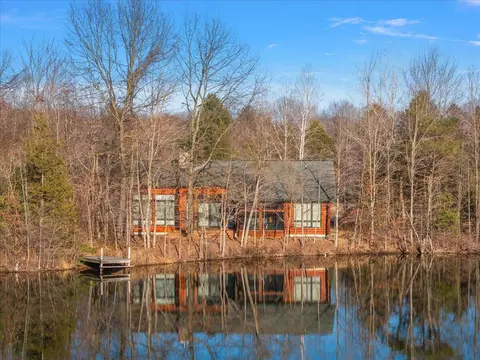 43162 Whispering Pnes, Coloma, MI 49038