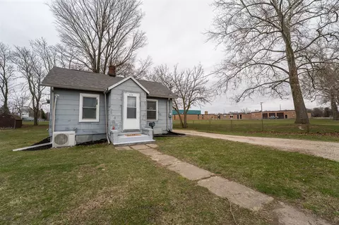 425 N N Ctr, Hartford, MI 49057