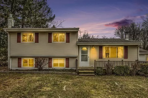 10094 Woodlawn, Portage, MI 49002