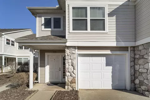 708 Cobblestone, Chelsea, MI 48118