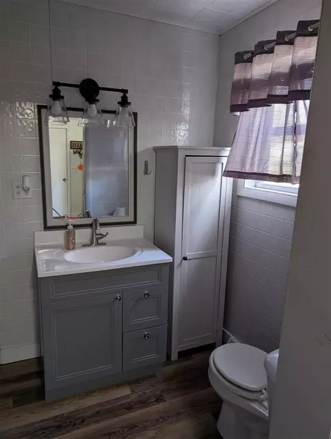 Bath - 322 S Third, Edmore, MI 48829 photo 1 of 1