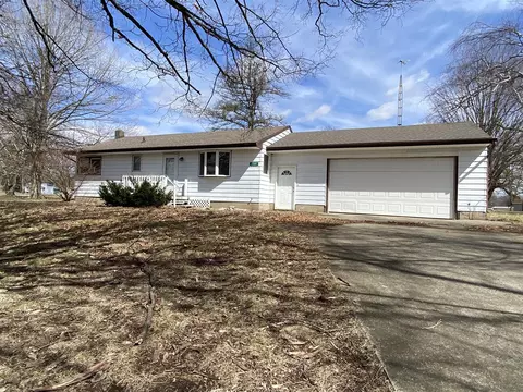 1360 W Mosherville, Jonesville, MI 49250