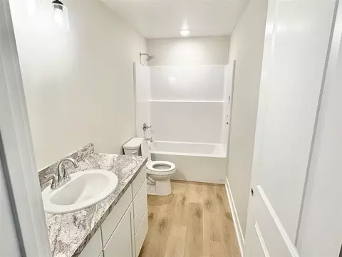 Bath - 825 Morgan, Belding, MI 48809 photo 3 of 3