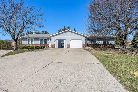 2107-2109 Old Vly, Kentwood, MI 49508