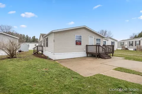 1800 W Main #64, Lowell, MI 49331