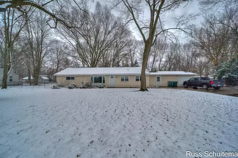 1121 Vick, Norton Shores, MI 49441