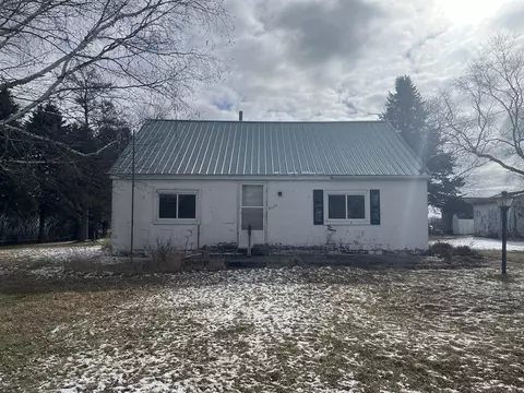 5722 N Wyman, Edmore, MI 48829