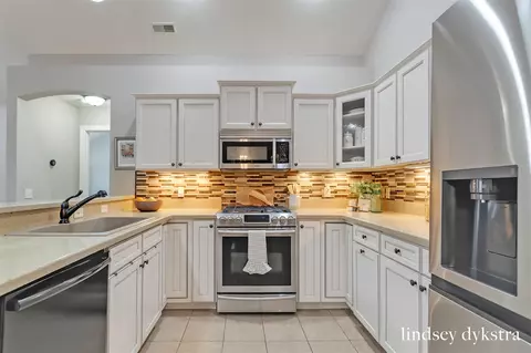 Kitchen - 971 Bridge Crst, Ada, MI 49301 photo 1 of 6