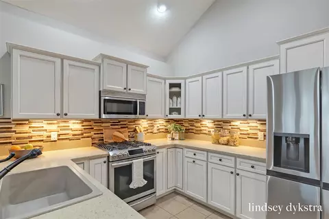 Kitchen - 971 Bridge Crst, Ada, MI 49301 photo 3 of 6