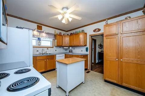 Kitchen - 109 Sycamore, Three Oaks, MI 49128 photo 2 of 3