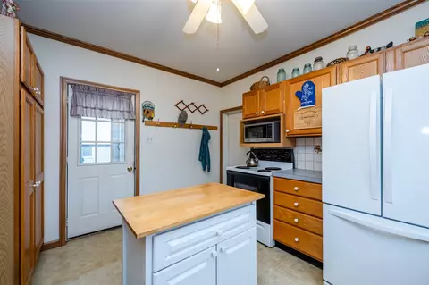 Kitchen - 109 Sycamore, Three Oaks, MI 49128 photo 3 of 3