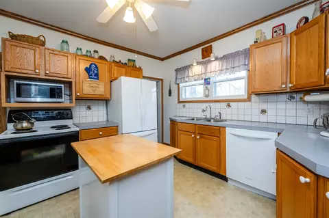 Kitchen - 109 Sycamore, Three Oaks, MI 49128 photo 1 of 3