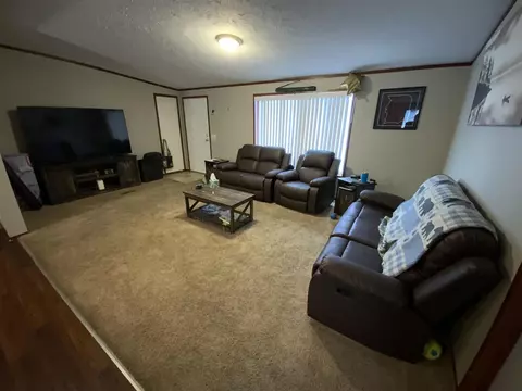 Living - 3806 Catalpa, Jackson, MI 49201 photo 1 of 1