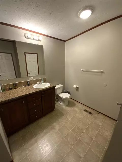 Bath - 3806 Catalpa, Jackson, MI 49201 photo 2 of 3