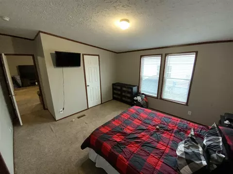 Bedroom - 3806 Catalpa, Jackson, MI 49201 photo 2 of 4