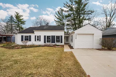 2215 Parkwood, Ann Arbor, MI 48104