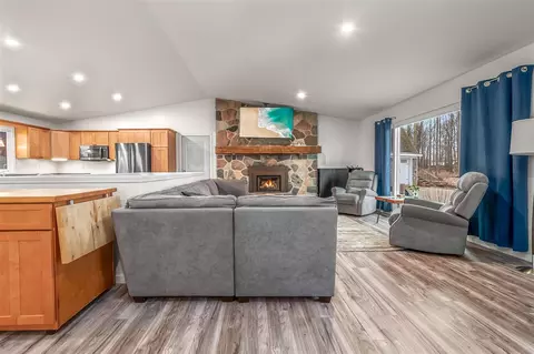 Living - 6994 18 12 Mile, Marshall, MI 49068 photo 1 of 2