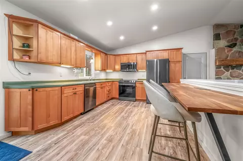 Kitchen - 6994 18 12 Mile, Marshall, MI 49068 photo 2 of 3