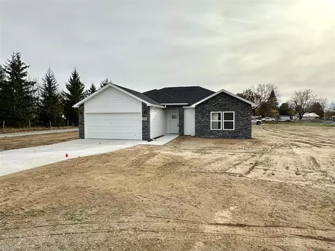 2006 Green Acres Dr, Adrian, MI 49221
