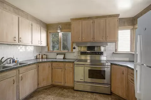 Kitchen - 960 E Gull Lk, Augusta, MI 49012 photo 2 of 3