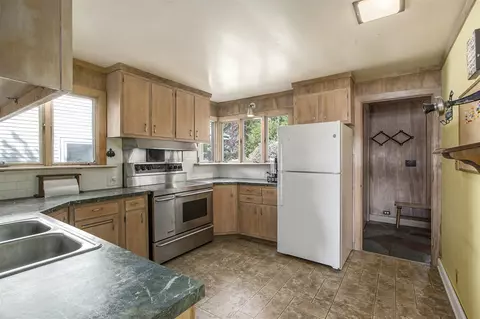 Kitchen - 960 E Gull Lk, Augusta, MI 49012 photo 3 of 3