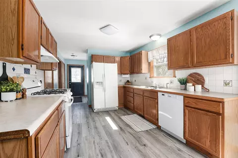 Kitchen - 8260 Palmer, Belding, MI 48809 photo 2 of 4