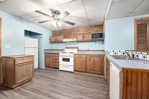 Kitchen - 8260 Palmer, Belding, MI 48809 photo 4 of 4