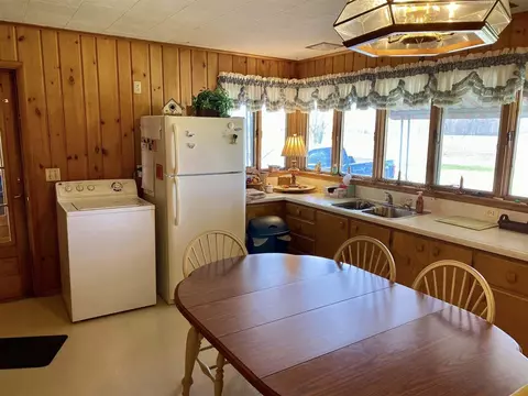 Kitchen - 327 Stringtown, Quincy, MI 49082 photo 2 of 2